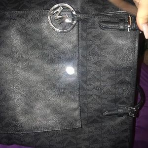 Selling MK purse!